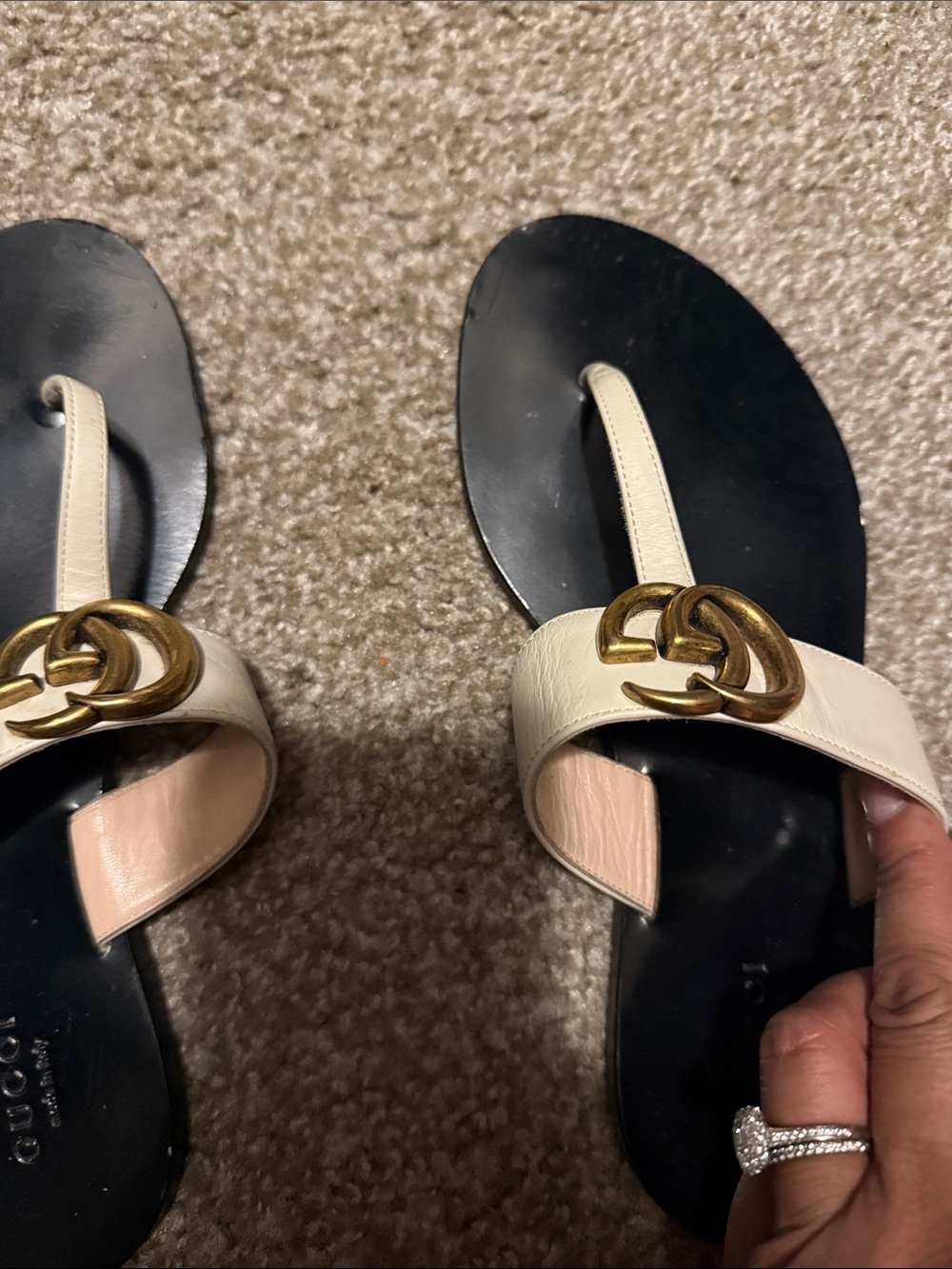 Gucci Black Footbed Beige Leather Thong Sandals with Gold Double G - Picture 3 of 4